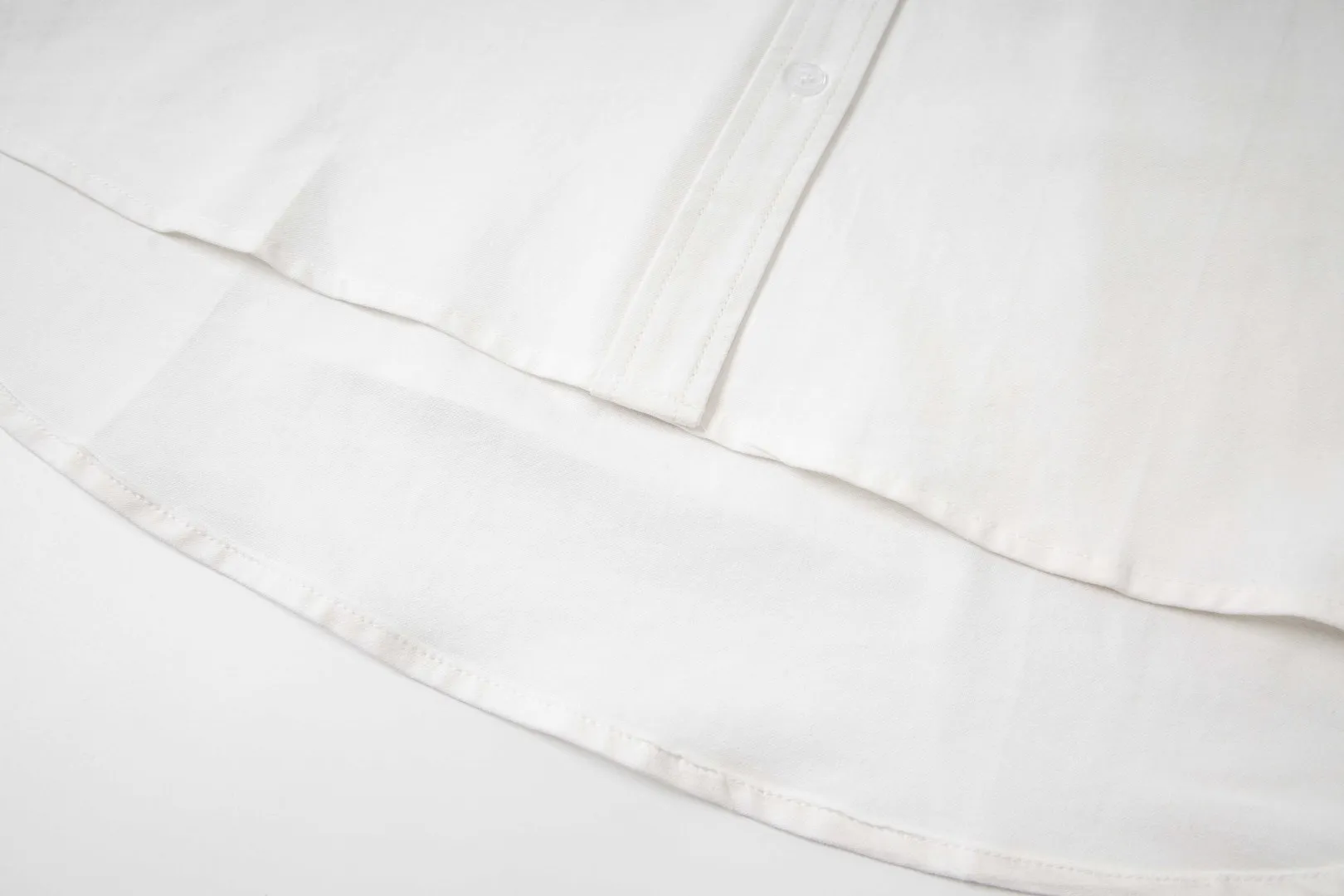 🅿️250 new model number: B141 Ralph Lauren/Ralph Lauren classic small label couple's long-sleeved shirt 1️⃣Made of high-quality fabrics, the upper body is soft and comfortable, extremely delicate, and feels solid, smooth and soft. The fabric has the characteristics of being wrinkle-free and has an invincible feel. The details are perfectly handled! 2️⃣The workmanship details are perfectly controlled. They are all hemmed with vest technology, and the inside of the sleeves are also used. Different from the four-needle and five-thread workmanship, the collars are also all designed with interlining, showing high-end fashion and individuality, and the style is fashionable, simple and elegant! 3️⃣It is very youthful and energetic, and can be easily worn by both men and women. It is very in line with the fashion aesthetic concepts of today's young people! Color: Black, White, Navy Size: S, M, L, XL